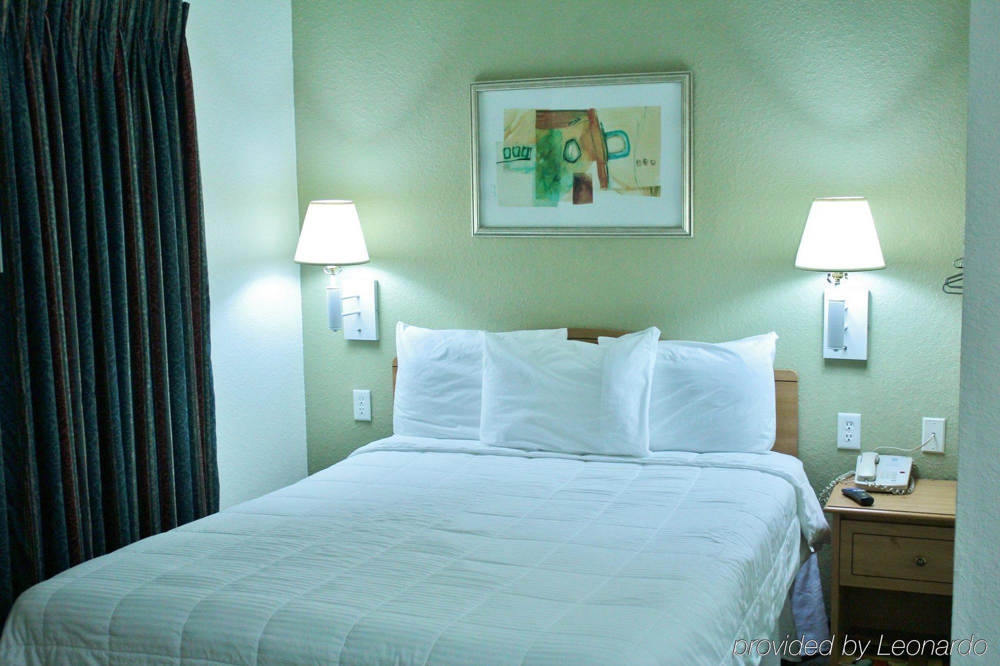 Americas Best Value Inn & Suites-Winnie Buitenkant foto