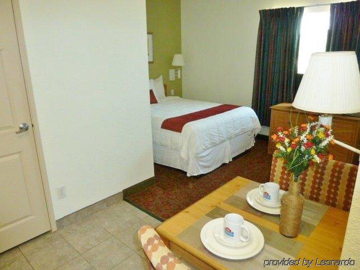 Americas Best Value Inn & Suites-Winnie Buitenkant foto