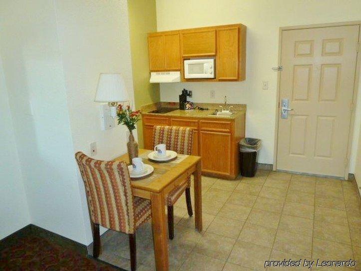 Americas Best Value Inn & Suites-Winnie Buitenkant foto
