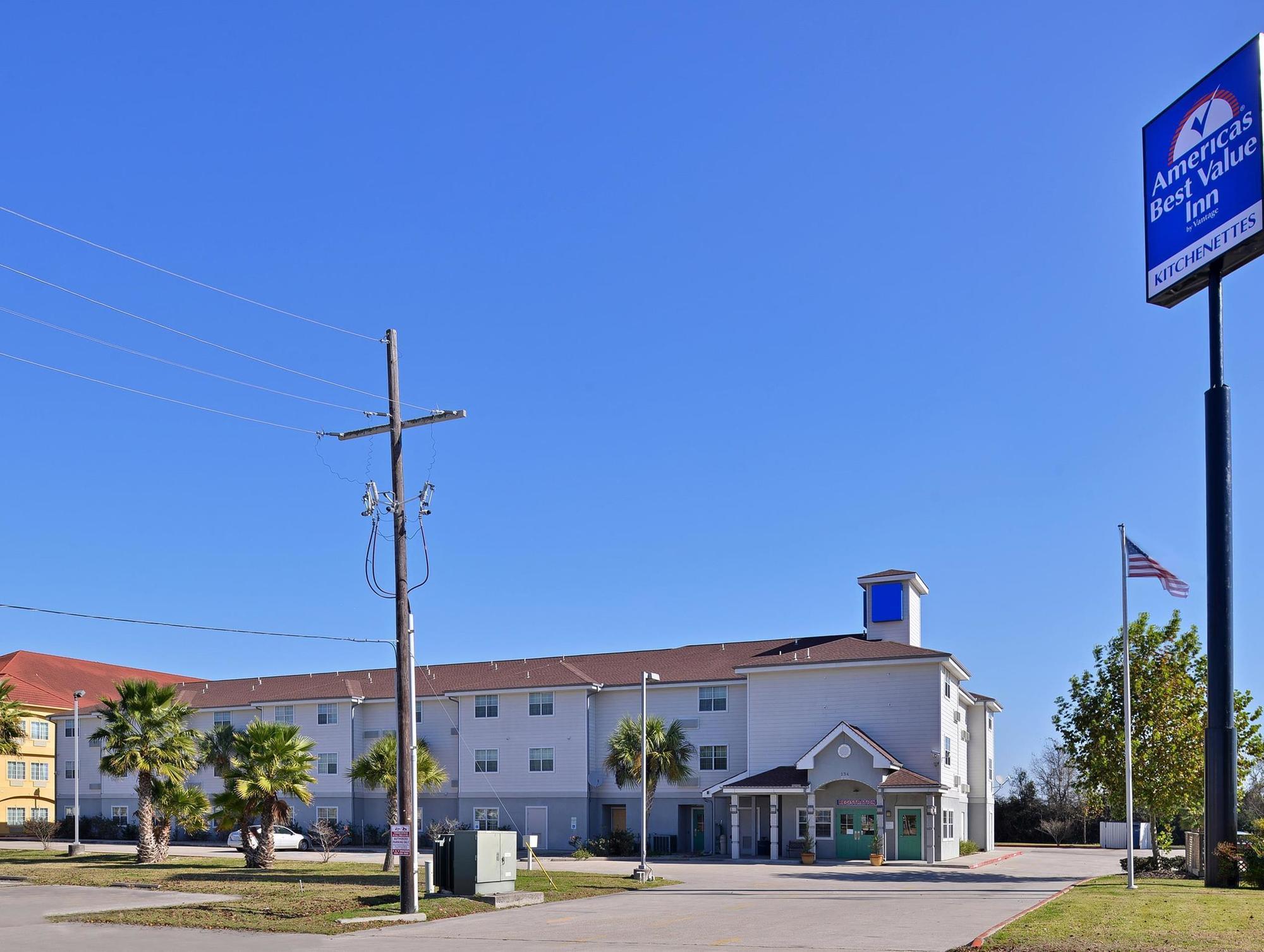 Americas Best Value Inn & Suites-Winnie Buitenkant foto