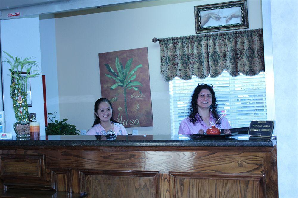 Americas Best Value Inn & Suites-Winnie Buitenkant foto