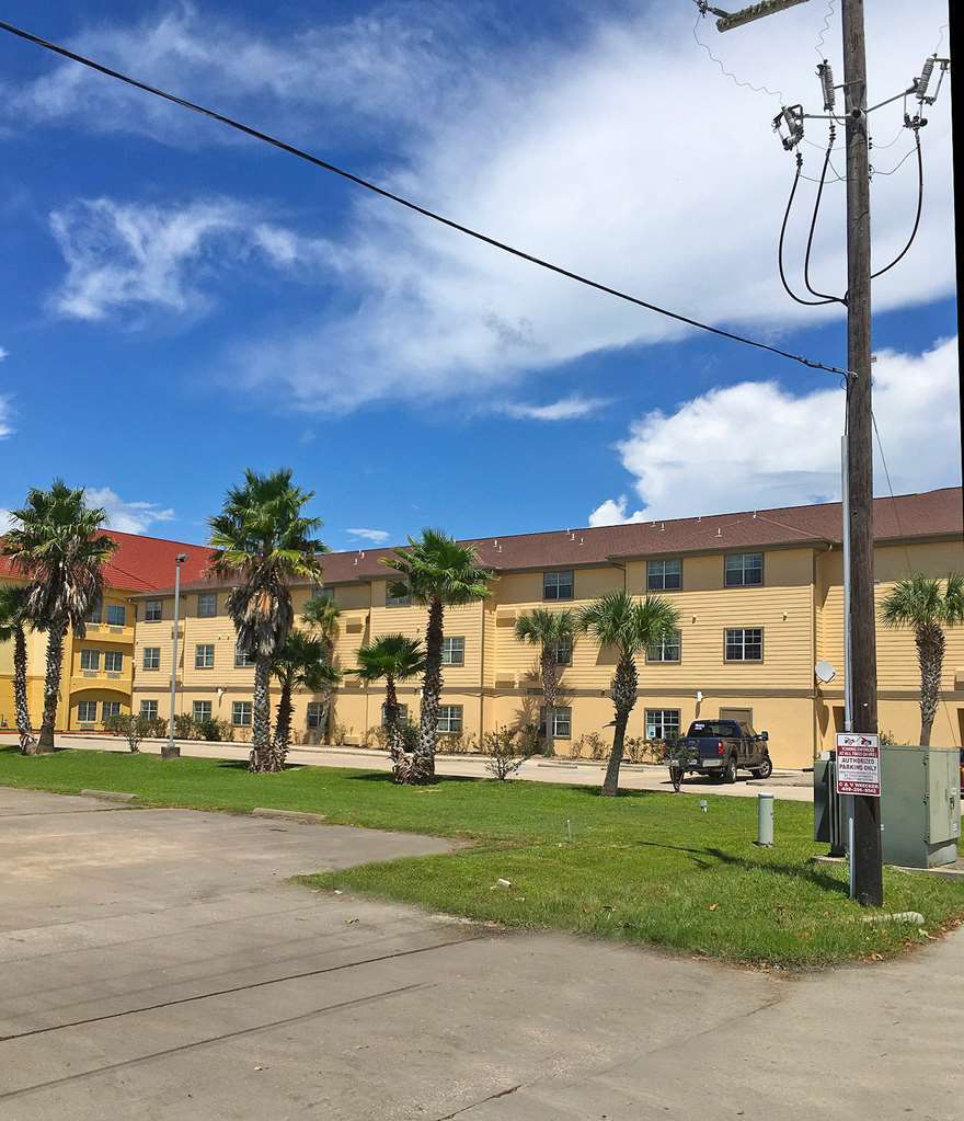 Americas Best Value Inn & Suites-Winnie Buitenkant foto