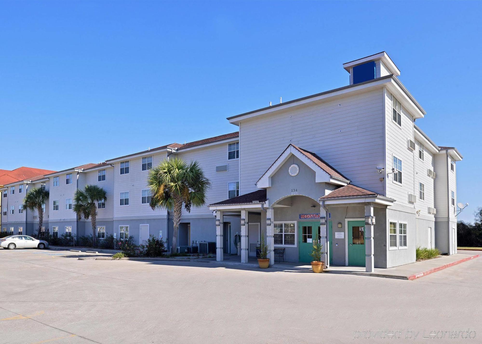 Americas Best Value Inn & Suites-Winnie Buitenkant foto
