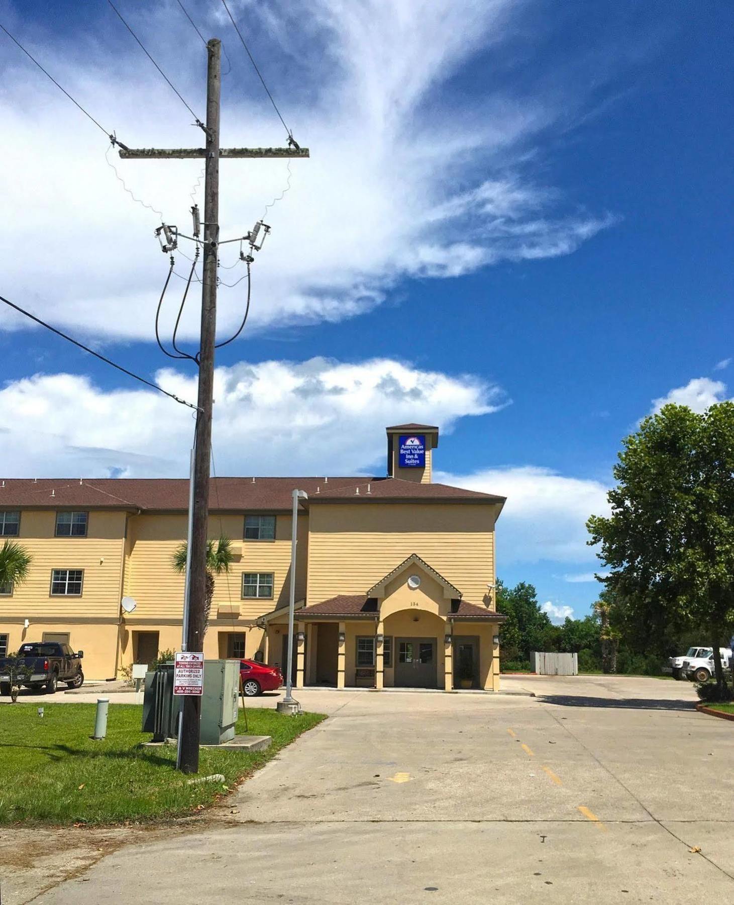 Americas Best Value Inn & Suites-Winnie Buitenkant foto
