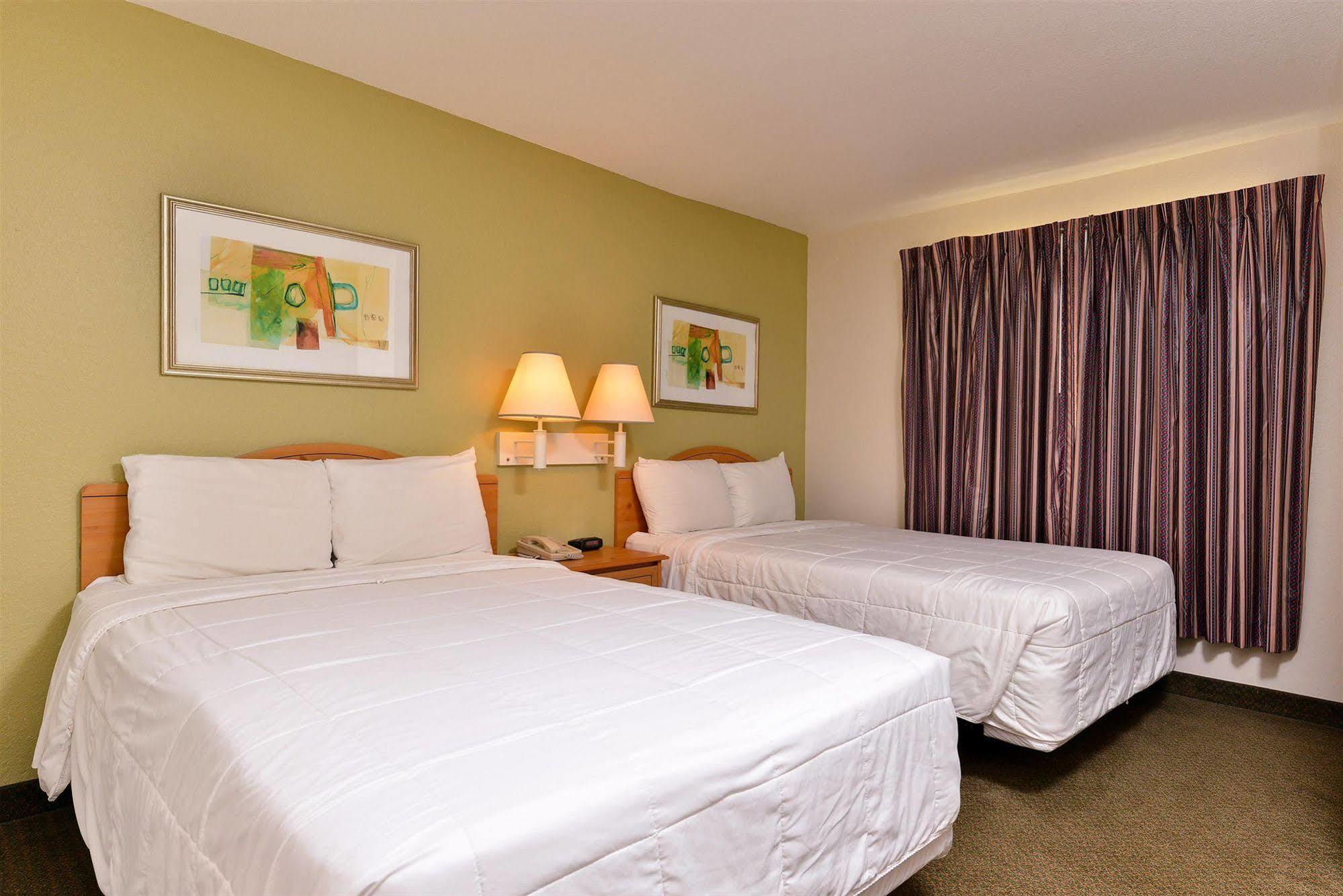 Americas Best Value Inn & Suites-Winnie Buitenkant foto