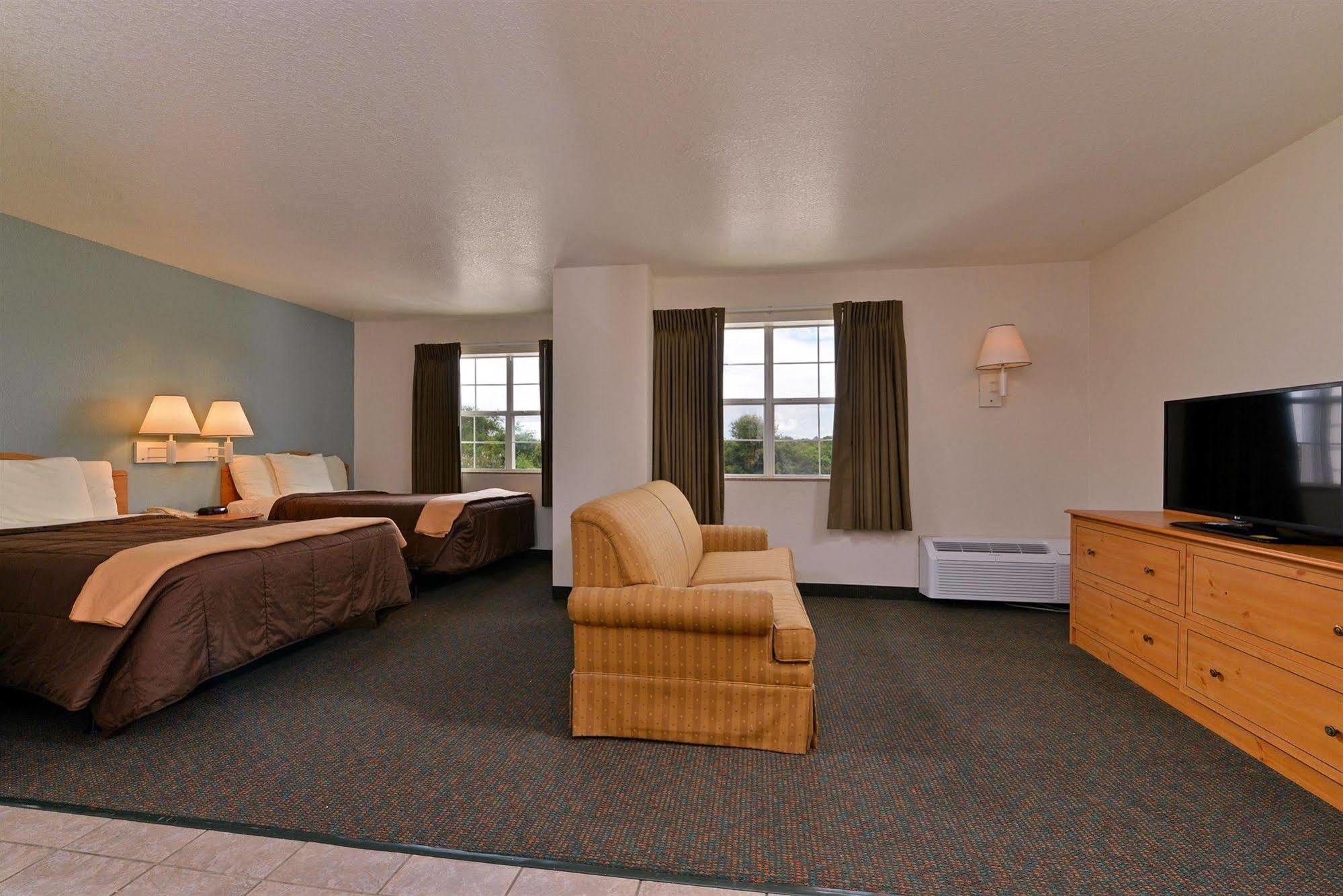 Americas Best Value Inn & Suites-Winnie Buitenkant foto