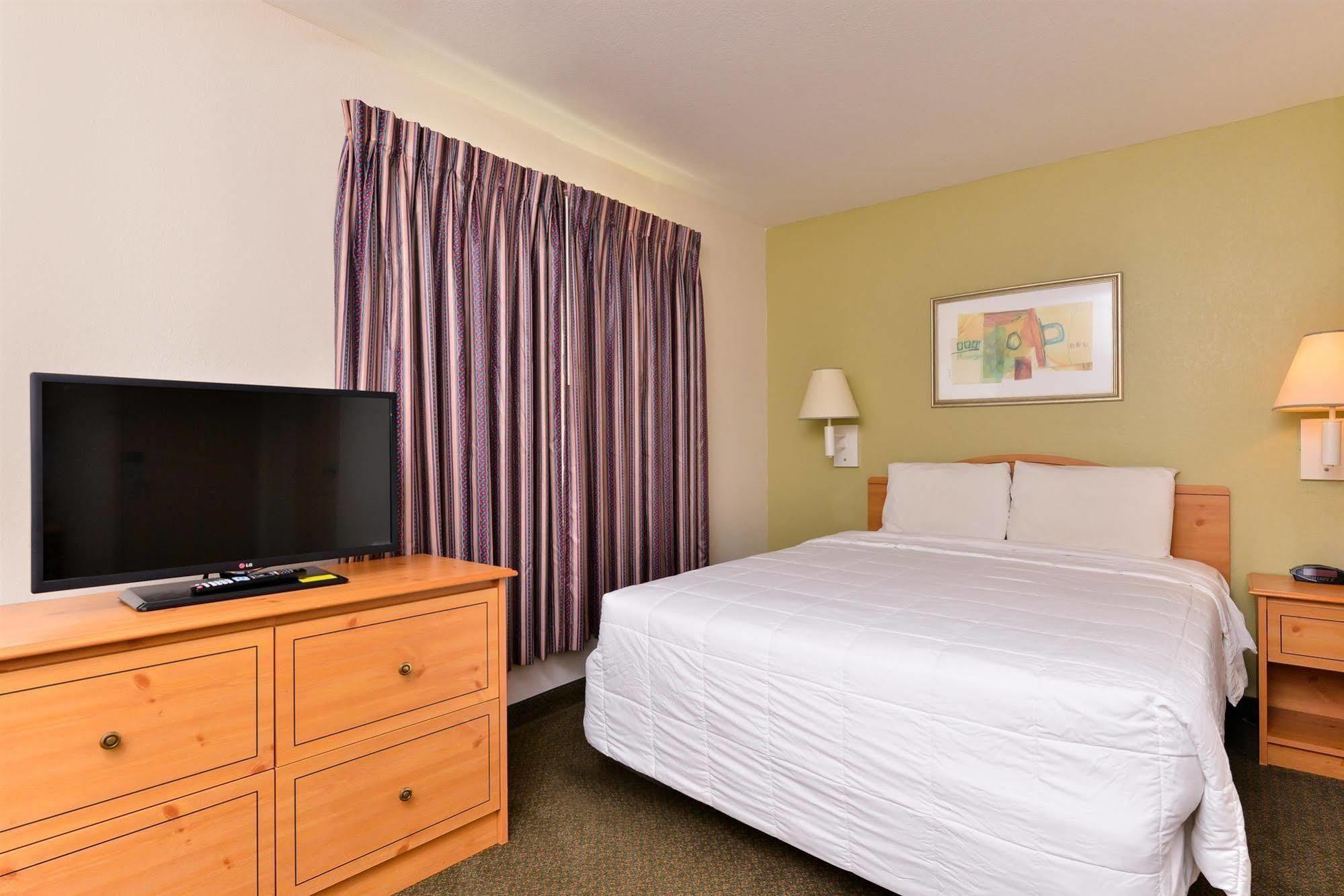 Americas Best Value Inn & Suites-Winnie Buitenkant foto